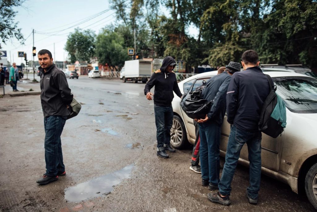 «Скажите государству: открывайте, пожалуйста, границы. Надо уезжать домой»