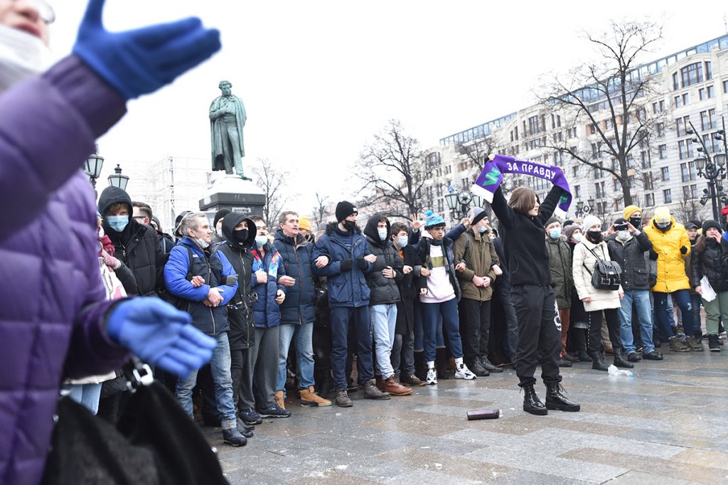 Протестующие на митинге, с психологическими сложностями после митинга можно обратиться в бот