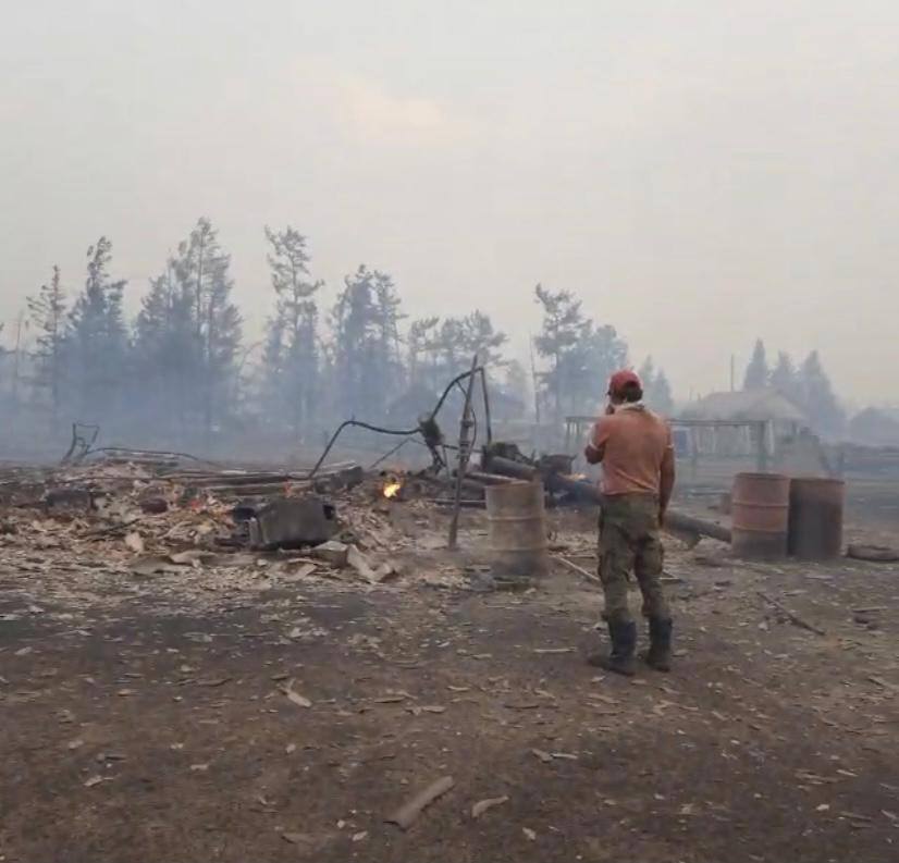 «Все отлично, папа пошел поливать крышу»