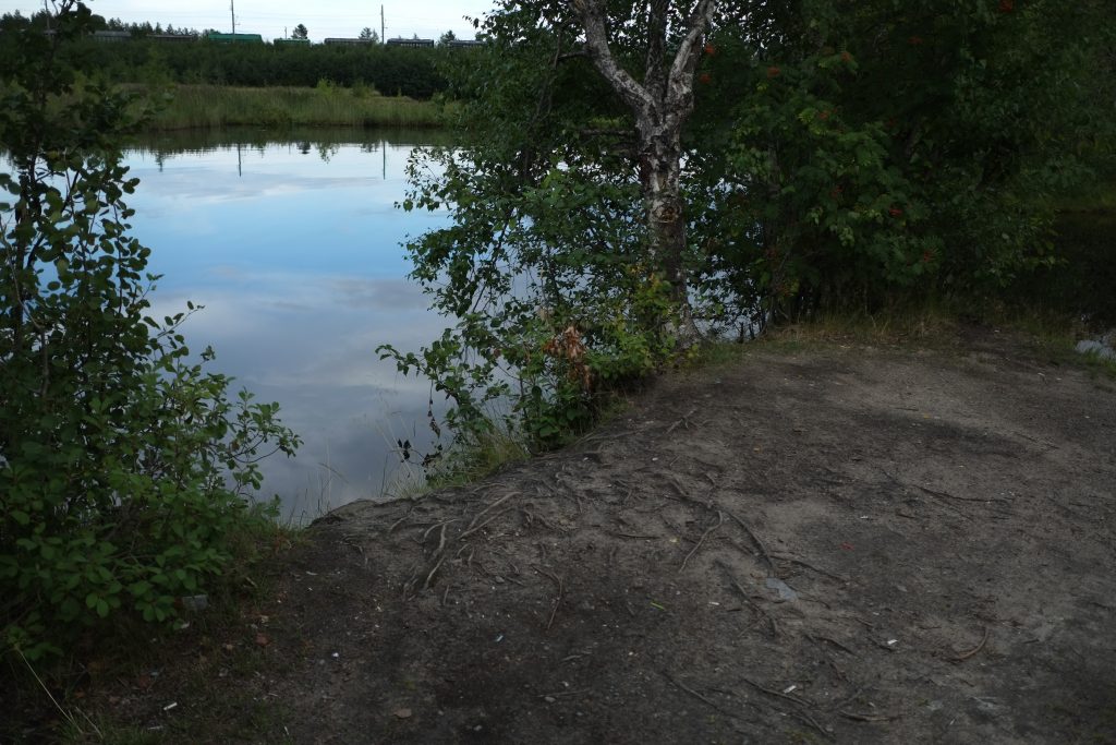 Возле воды, где шумит ветер