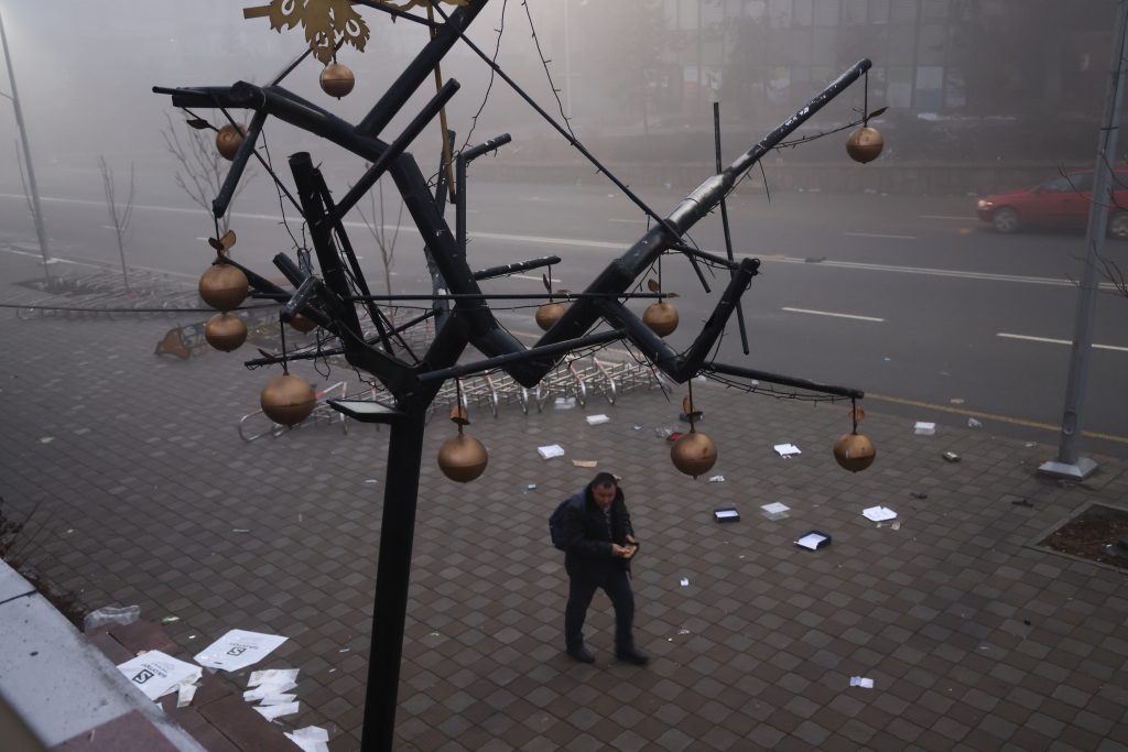 «Дед, уходи». Главные фото из Казахстана