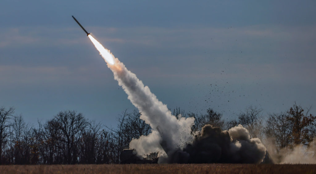 Запуск ракет из системы HIMARS, про которые часто снимал видео Майкл Наки