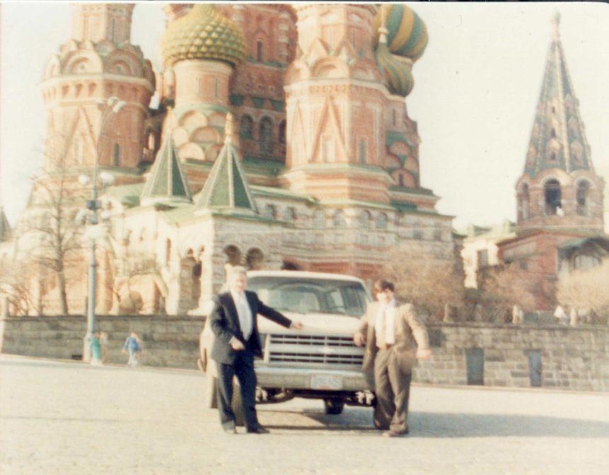 Hammond and Solovyov with his new car at the Red Square