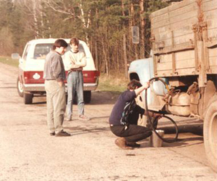 Solovyov and Hammond refueling on a motorway in Russia