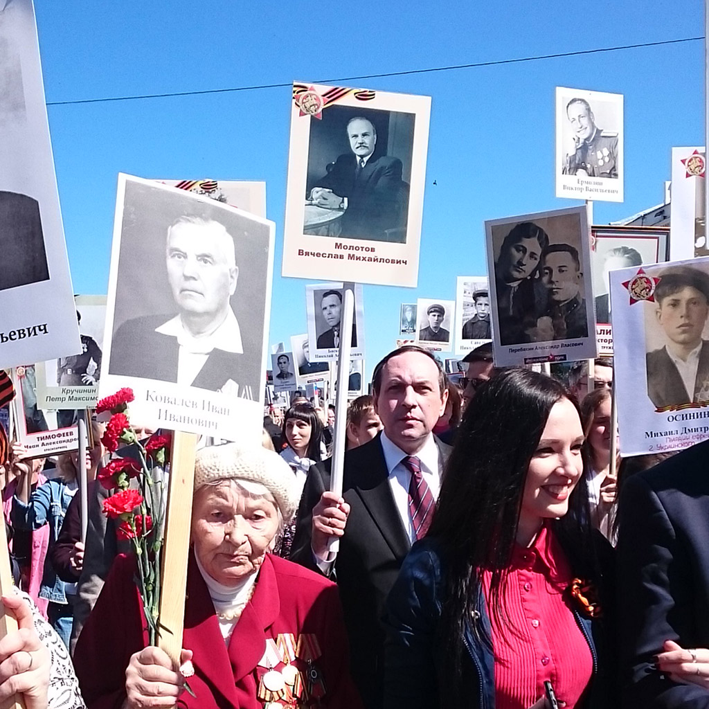 Вячеслав Никонов на акции «Бессмертный полк» в Нижнем Новгороде. 9 мая 2016 года