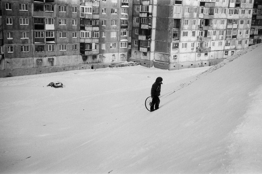 Как проходит детство в заснеженном Норильске