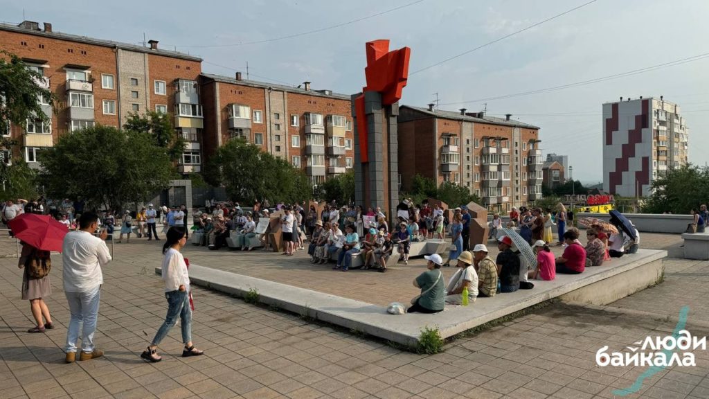 Митинг против строительства суперколонии в Улан-Удэ